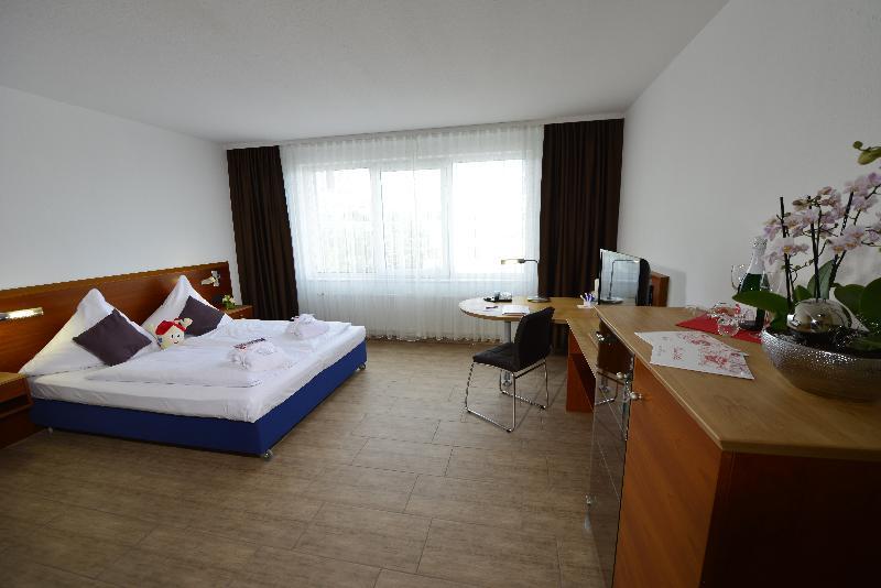 Michel Hotel Frankfurt Airport Rüsselsheim Eksteriør bilde